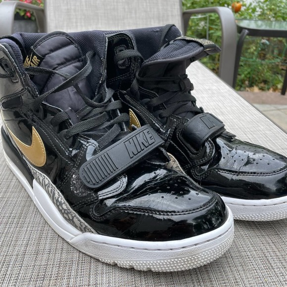 nike air jordan legacy 312 black gold